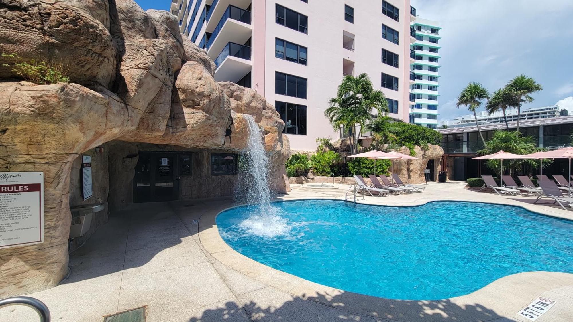 2 Bedroom 2 Bath Beachfront Condo On Miami Beach Millionaire Row Exteriör bild