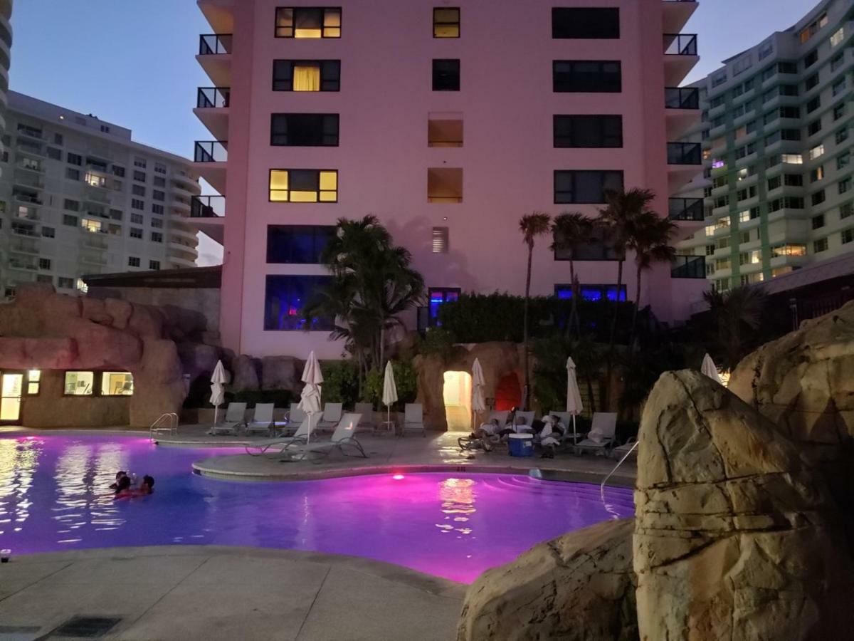 2 Bedroom 2 Bath Beachfront Condo On Miami Beach Millionaire Row Exteriör bild