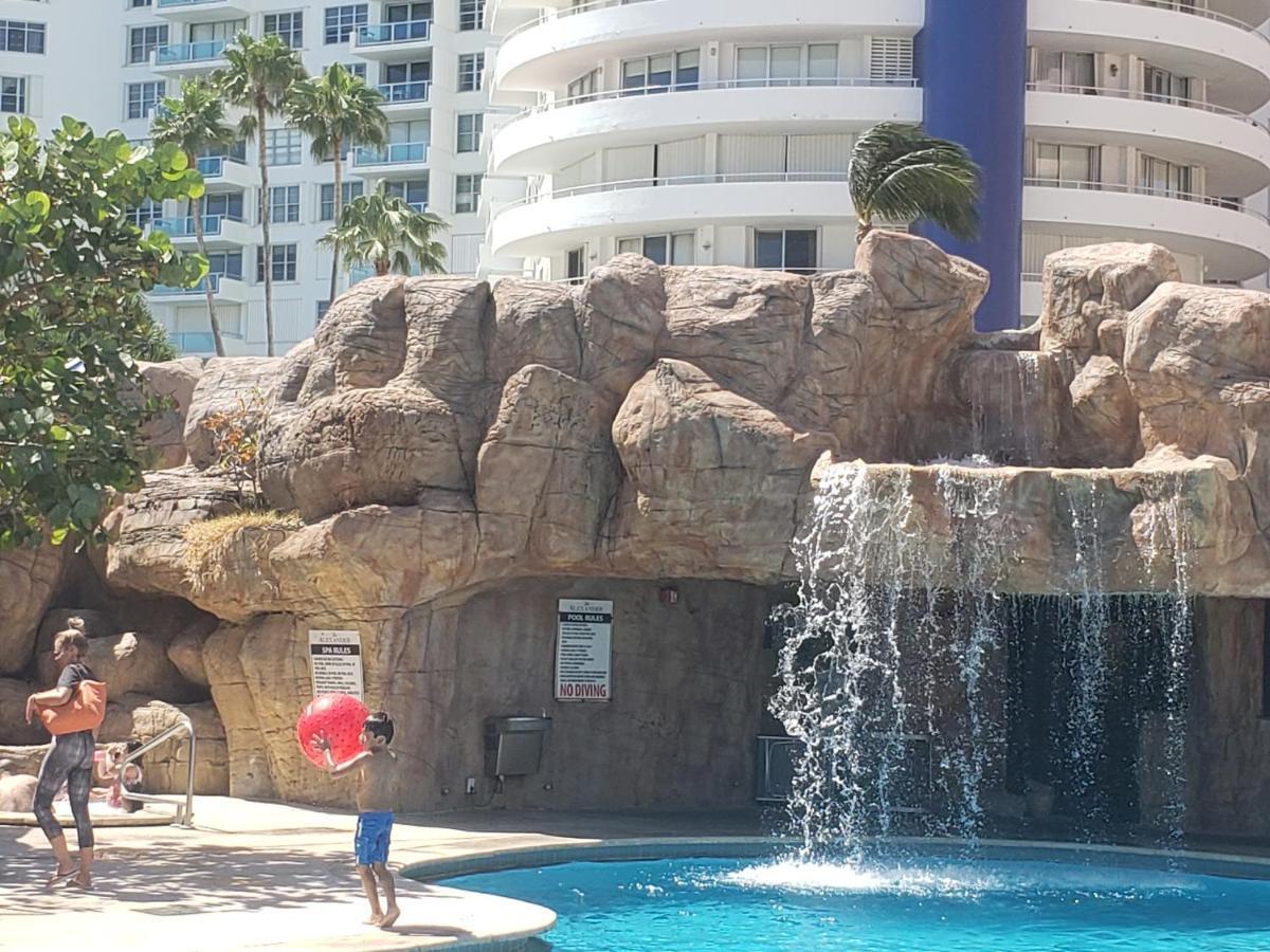 2 Bedroom 2 Bath Beachfront Condo On Miami Beach Millionaire Row Exteriör bild